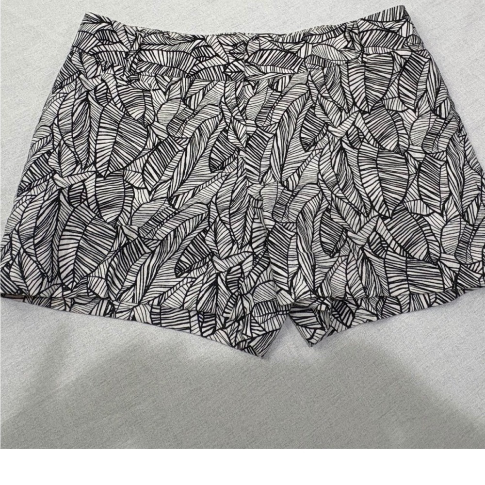 LOFT Ann Taylor Womens Linen Shorts Black White Leaf Print Casual Summer Size‎ 4